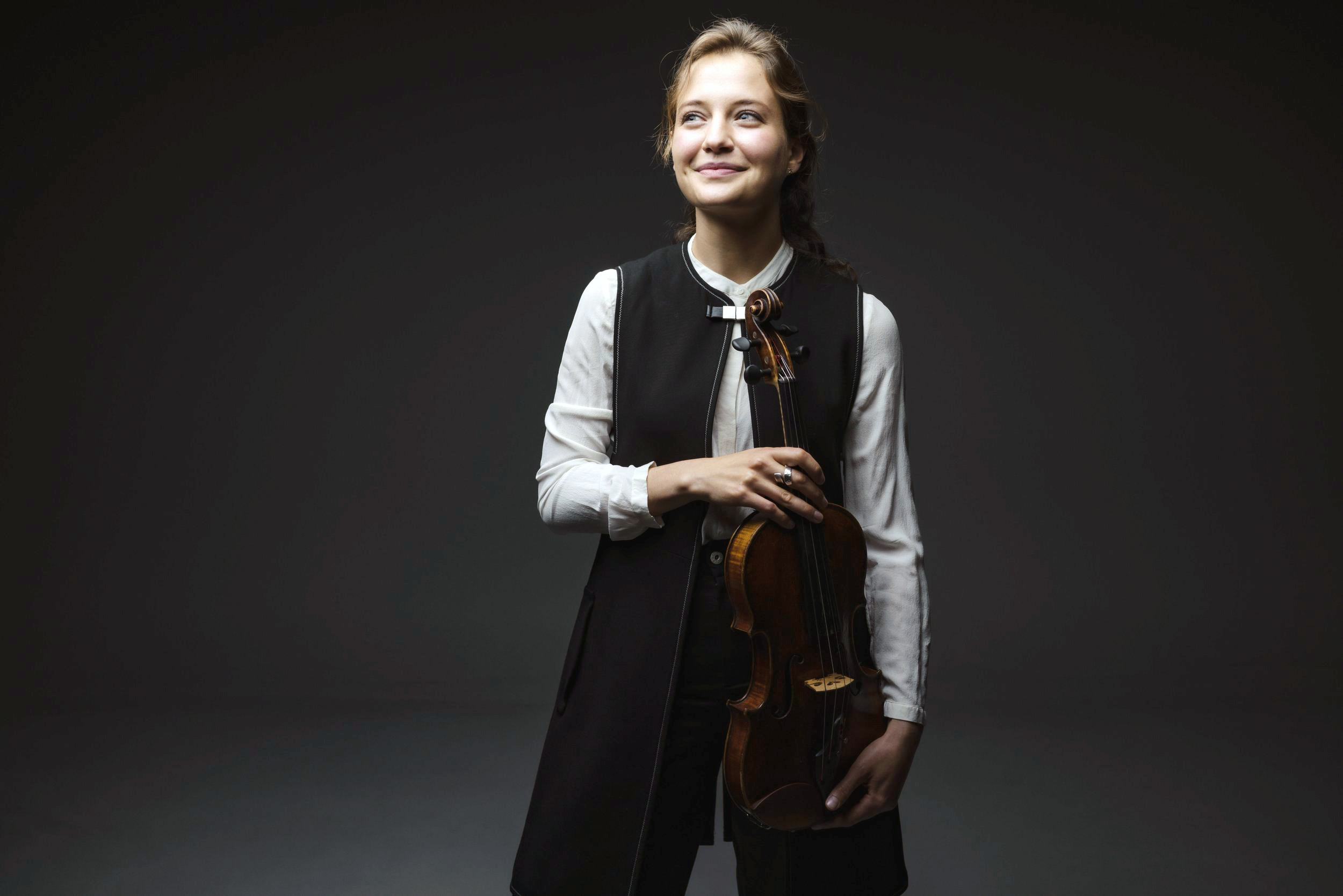 The viola player Dana Zemtsov